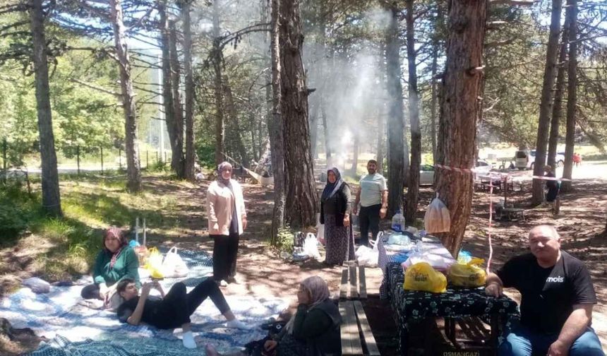 Yozgatlılar Bursa’da Geleneklerini Yaşattı: Piknik Etkinliği Büyük İlgi Gördü
