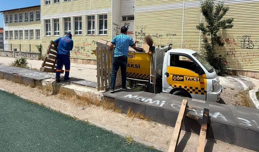 Yozgat'ta Belediye Bakım, Onarım ve Temizlik Çalışmalarını Aynı Anda Yürütüyor