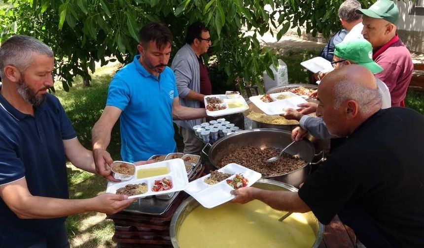 Yozgat'ta Gelenek Haline Gelen Etkinlik: 300'den Fazla Kişi Aynı Sofrada Buluştu!