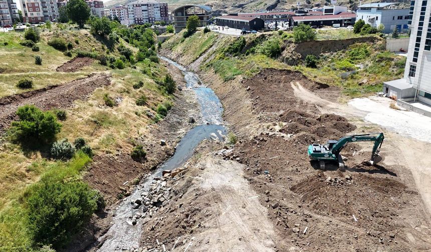 Yozgat'ta Kanal Temizliği ve Yürüyüş Yolu Çalışmaları Sürüyor