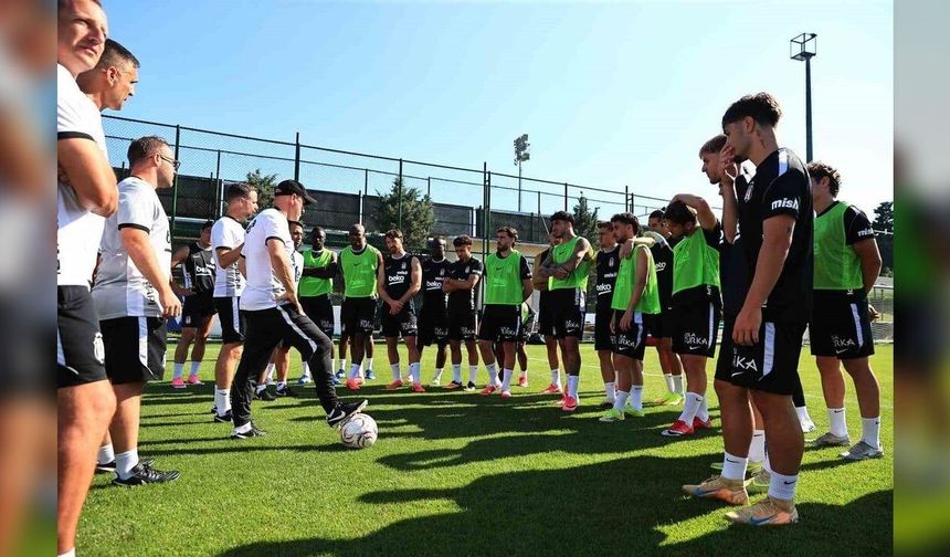 Beşiktaş Midtjylland mesaisine başladı: İlk antrenmanda Italiano'nun taktik detayı