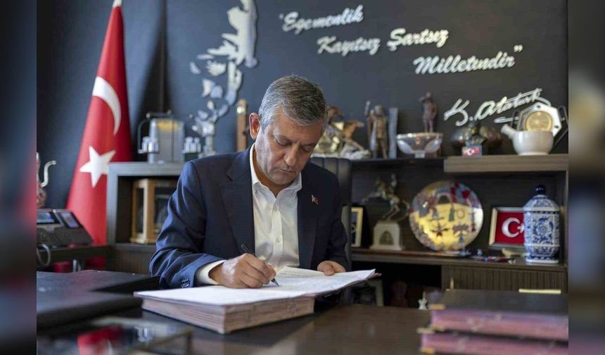 CHP'den kopuş: Özgür Özel 90 milletvekiliyle Yeni Parti'yi kurdu