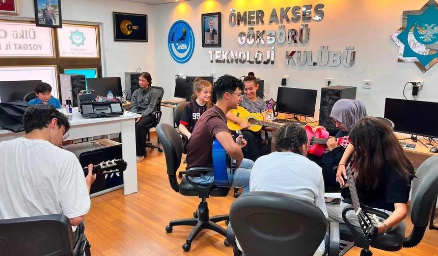 Ülkü Ocakları Yozgat'ta Yaz Dönemi Gitar Kursu Devam Ediyor