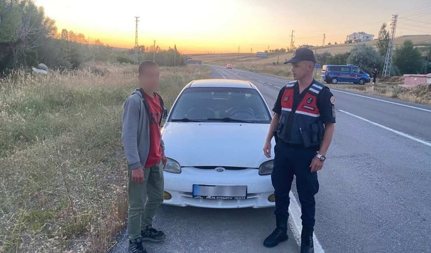 Yozgat'ta Çalıntı Araç Jandarma Tarafından Bulundu, Sürücü Çocuk Çıktı