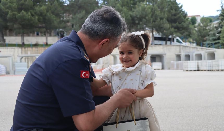 Yozgat'ta Kayıp Aybüke'yi Bulan Jandarmaya Duygulandıran Teşekkür Ziyareti