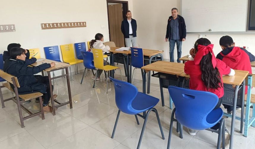 Yozgat'ta Yabancı Uyruklu Öğrencilere Gönüllü Türkçe Desteği