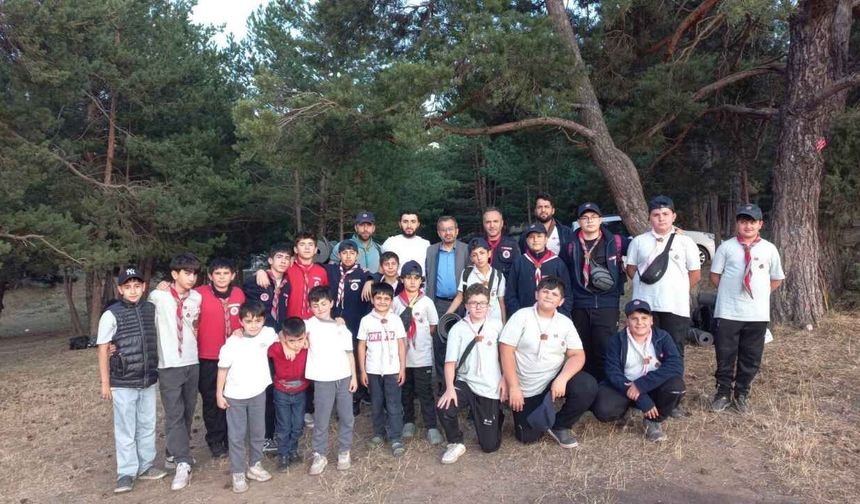 Akdağmadeni’nde İzcilik Heyecanı: Gençliğe Değer Kampı Sona Erdi