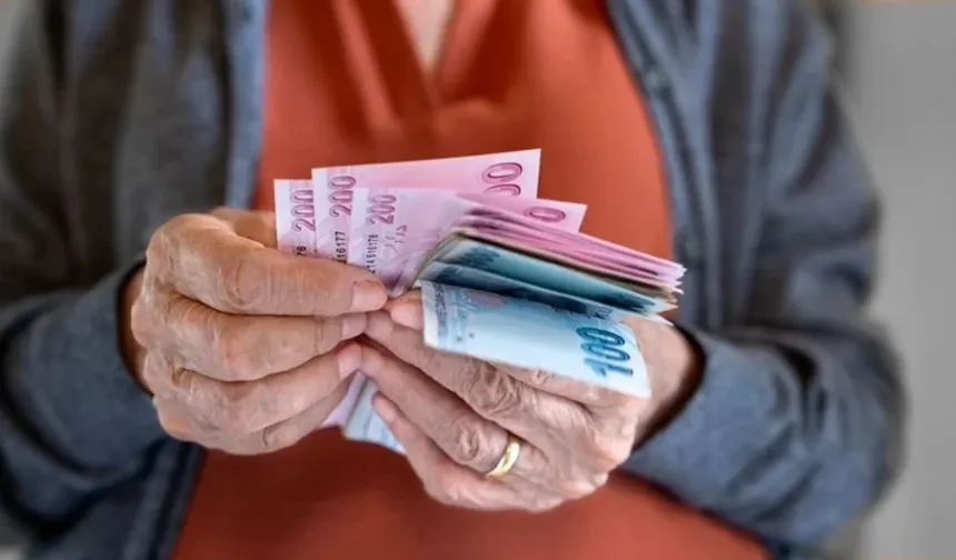 Ev hanımlarına emeklilik mi geliyor? 40 maddelik teklif TBMM'ye sunuldu
