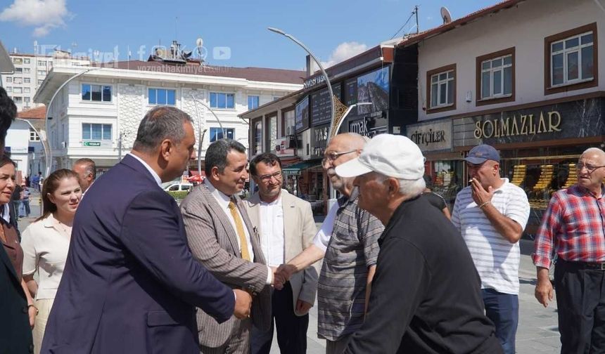 Esnafın Kapısını Çaldılar: Anahtar Parti'den Saha Mesaisi