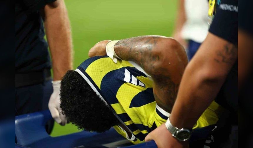 Fenerbahçe'de sakatlık: Oosterwolde gözyaşları içinde sedyeyle çıktı