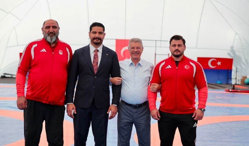 Rıza Kayaalp ve Taha Akgül Yeni Güreş Salonunun Açılışında Buluştu