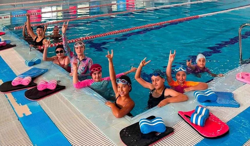 Ülkü Ocakları Yozgat’ta Yüzme Kurslarını Tamamladı