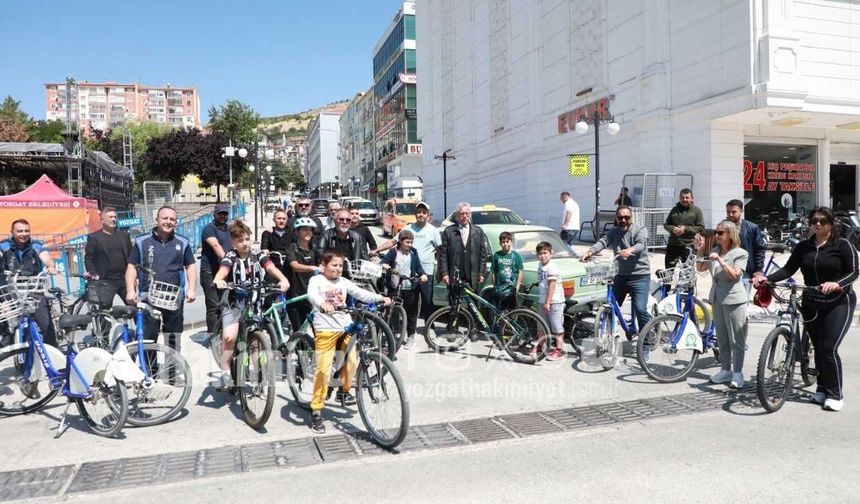 Yozgat Cumhuriyet Meydanı Büyüledi: Şenlik Atmosferi Zirveye Tırmandı