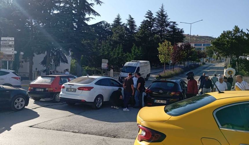 Yozgat Otogar Kavşağı’nda Kaza: Otomobil ile Motosiklet Çarpıştı!