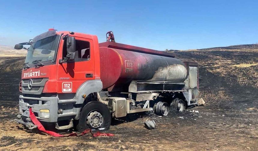 Yozgat Sarıkaya’da Korkutan Anız Yangını: İtfaiye Aracı Alevler Arasında Kaldı!