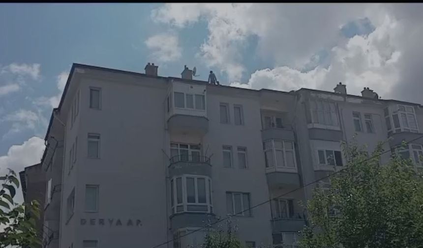 Yozgat’ta Bu Yoldan Geçenler Dikkat! Başınıza Kiremit Düşebilir