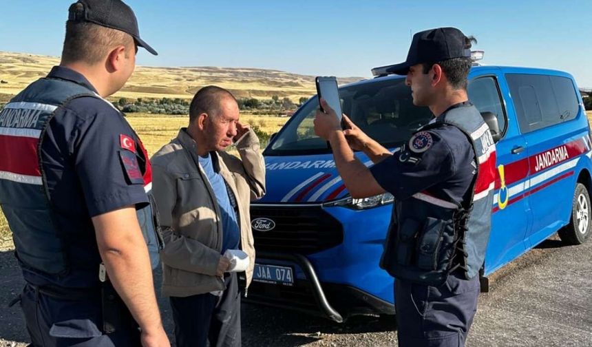 Yozgat'ta Jandarma Engelli Vatandaşı Ailesine Kavuşturdu