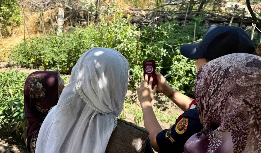 Yozgat’ta Jandarmadan Kadına Şiddete Karşı KADES Anlatılıyor
