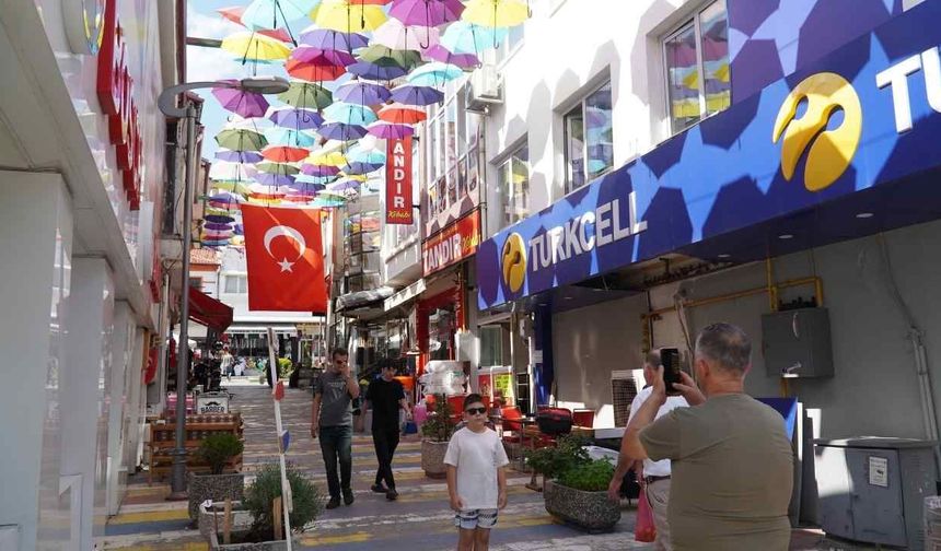 Yozgat'ta Şemsiyeli Sokak Geleneği Sürüyor
