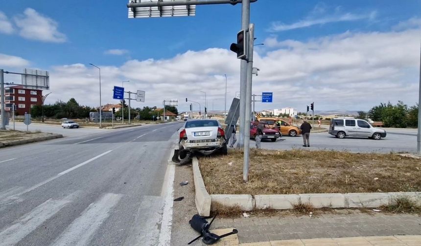 Yozgat Yolunda Korkutan Kaza: Kural Tanımayan Kamyon İki Araca Çarptı!