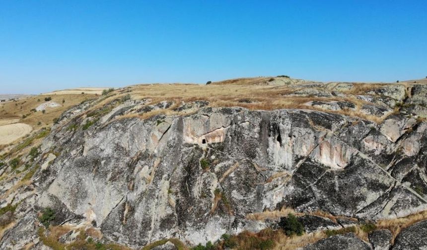Yozgat’ın Saklı Hazinesi! Divanlı Kayalıkları Görenleri Büyülüyor