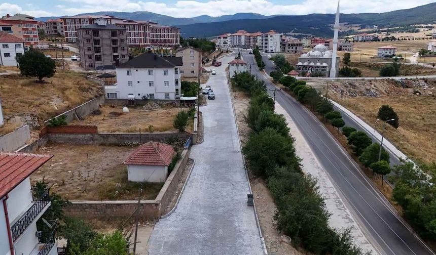 Akdağmadeni’nde Yol Hamlesi: 9 Sokakta Çalışmalar Tamamlandı, Yeni Yollar Açılıyor!