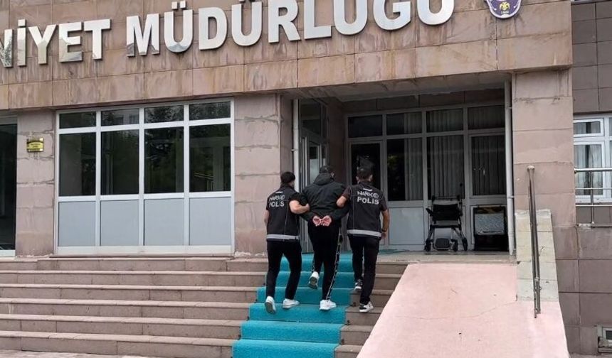 Yozgat'ta Evini Uyuşturucu Tarlasına Çevirmiş! 1 Şüpheli Gözaltına Alındı