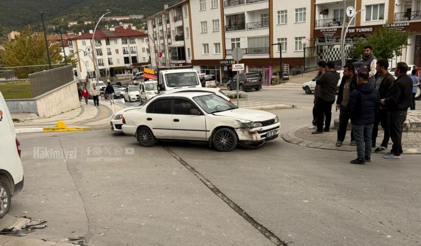 Yozgat’ta Trafik Kazası! Büyük Cami Kavşağında Araçlar Çarpıştı