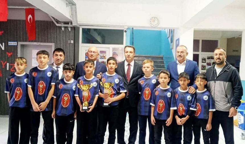 Sorgun Fatih Ortaokulu’na Protokol Ziyareti: Kros Şampiyonları Ağırlandı!