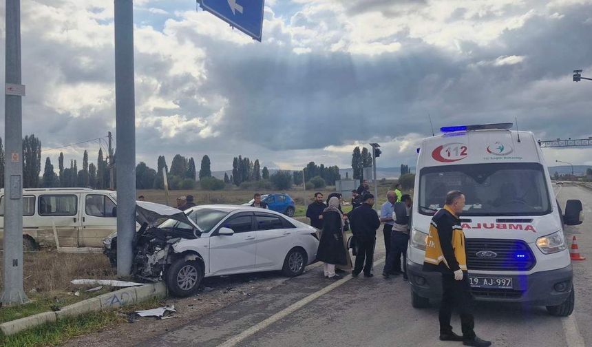 Yozgat Aydıncık İstikametinde Trafik Kazası: Yaralılar Hastaneye Kaldırıldı!