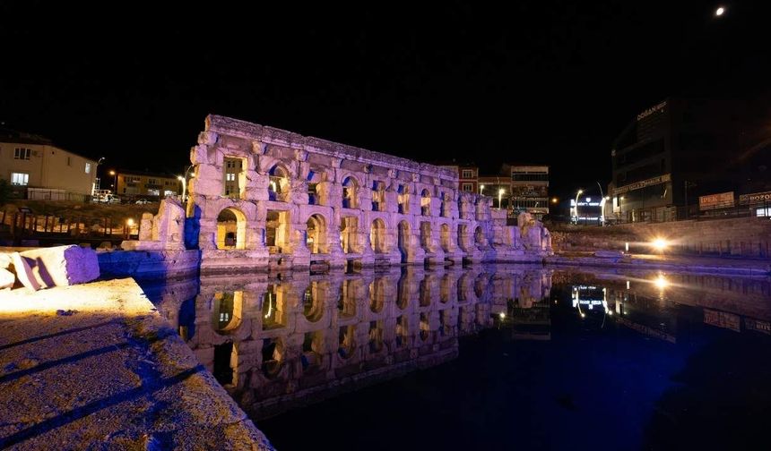 Yozgat'ın 2 Bin Yıllık Tarihi Gece De Işıl Işıl! Roma Hamamı Ziyaretçilerini Büyülüyor