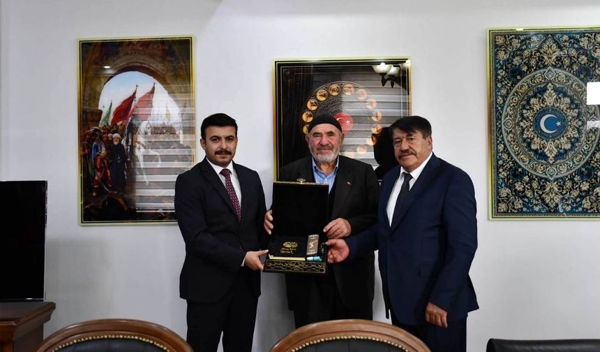 Yozgat'ın Asil Dedesi Mehmetçik İçin Dükkanını Bağışladı