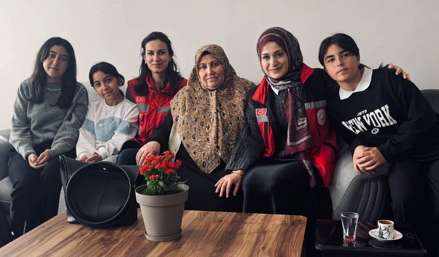 Yozgat'ta Dünya Kız Çocukları Günü’nde Anlamlı Ziyaret: Yüzler Hediyelerle Güldü