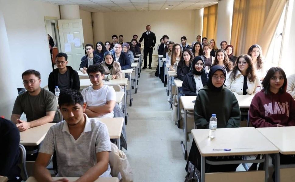 Geleceğin Diş Hekimlerine İlk Ders Rektör Yaşar'dan!