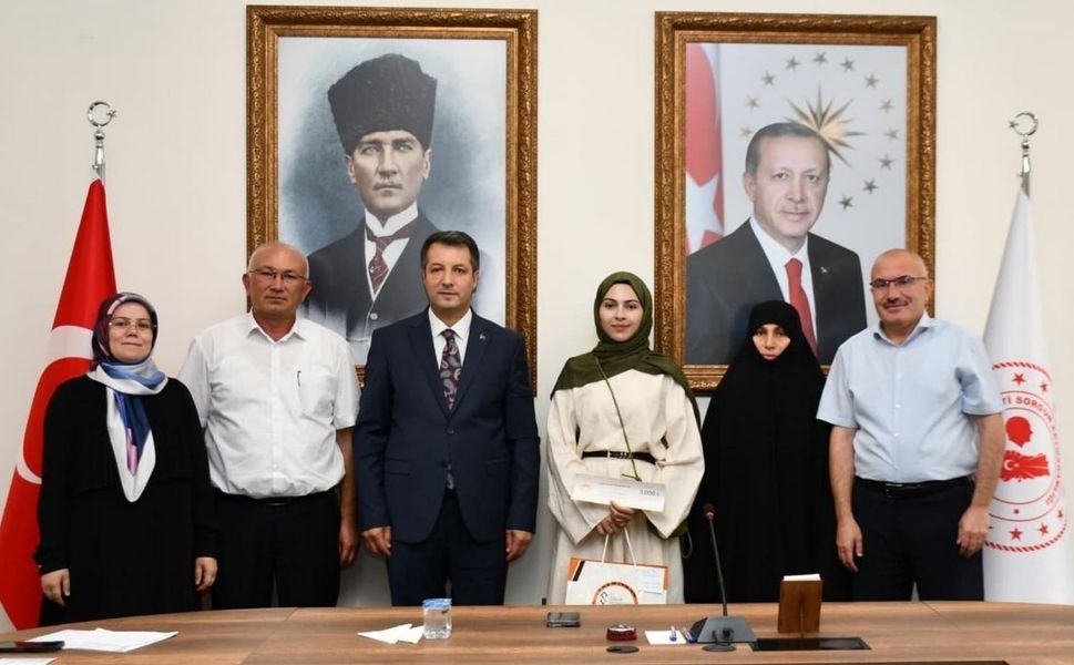Sorgun’da Eğitimde Gururlandıran Tablo! 6 Başarılı Öğrenci Ödül Aldı