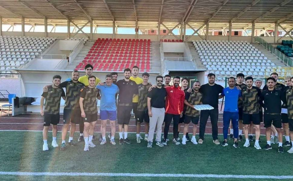 Sorgunspor FK’da Hazırlıklar Sürüyor: Antrenmana Moral Ziyareti