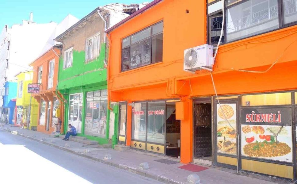 Yozgat Bankalar Caddesi Renkleniyor: Esnaf Umutlu