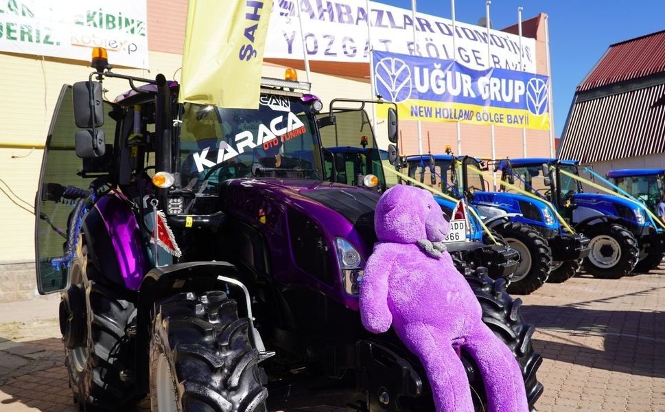 Yozgat Fuarının Yıldızı Belli Oldu! Mor Traktör Herkesin İlgi Odağına Girdi