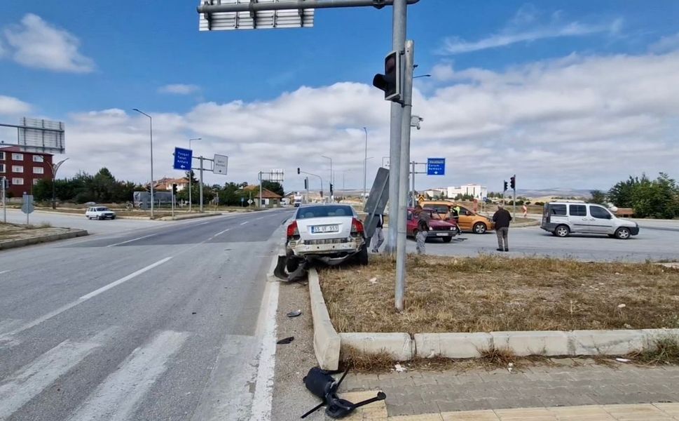 Yozgat Yolunda Korkutan Kaza: Kural Tanımayan Kamyon İki Araca Çarptı!