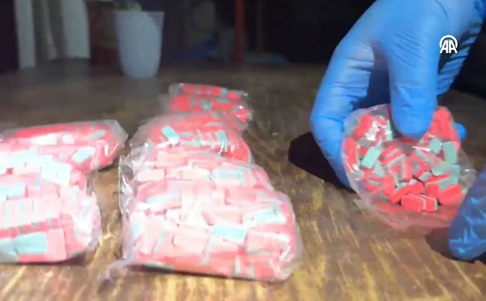 Yozgat’ta Uyuşturucu Operasyonu! 985 Sentetik Hap Ele Geçirildi, 4 Zanlı Tutuklandı