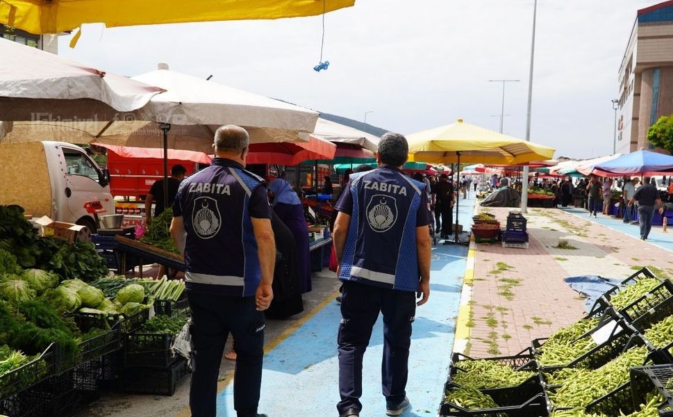 Yozgat'ta Salı Pazarında Zabıta Denetimi: Etiketler ve Tartılar Kontrol Edildi