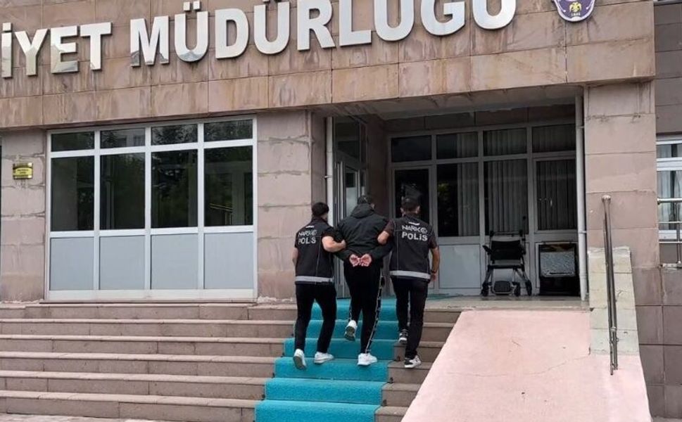 Yozgat'ta Evini Uyuşturucu Tarlasına Çevirmiş! 1 Şüpheli Gözaltına Alındı