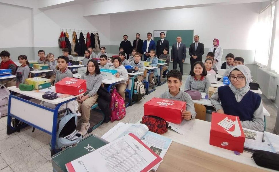 Kadışehri’nin Evlatları İçin El Ele! Okullarda Ayakkabı Dağıtımı Geçekleştirildi