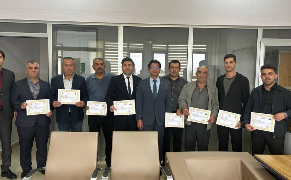 Sarıkaya’da Özverili Çalışmaya Ödül! Tapu Personeline Başarı Belgeleri Verildi