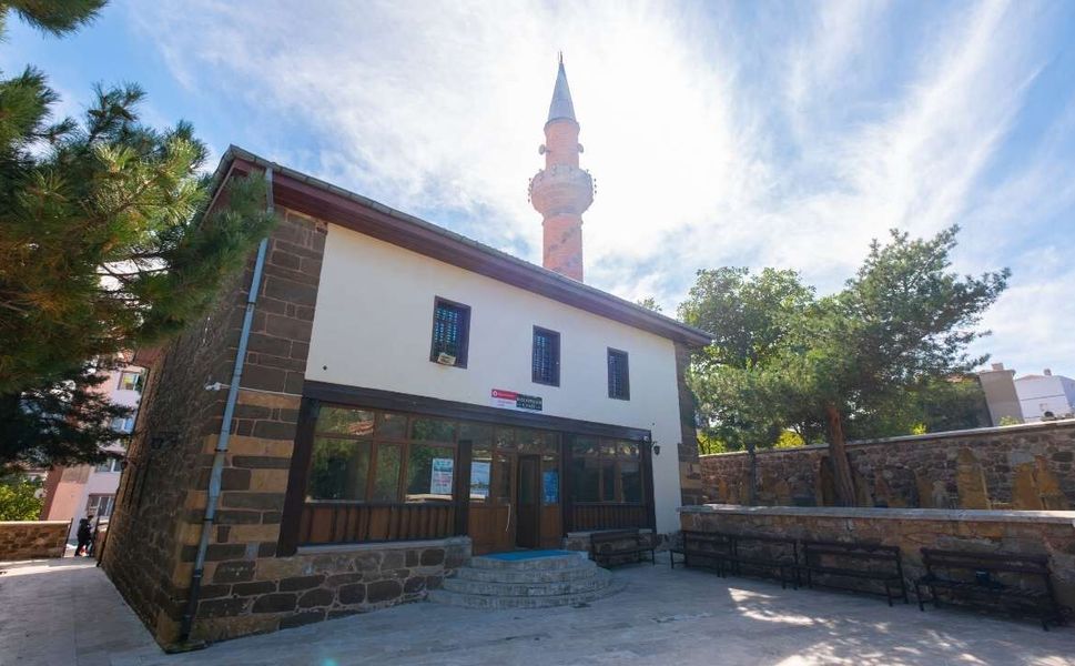 Yozgat'ın Tarihi Camilerinde Zarafet Mührü: Barok ve Rokoko Sanatı Büyülüyor!