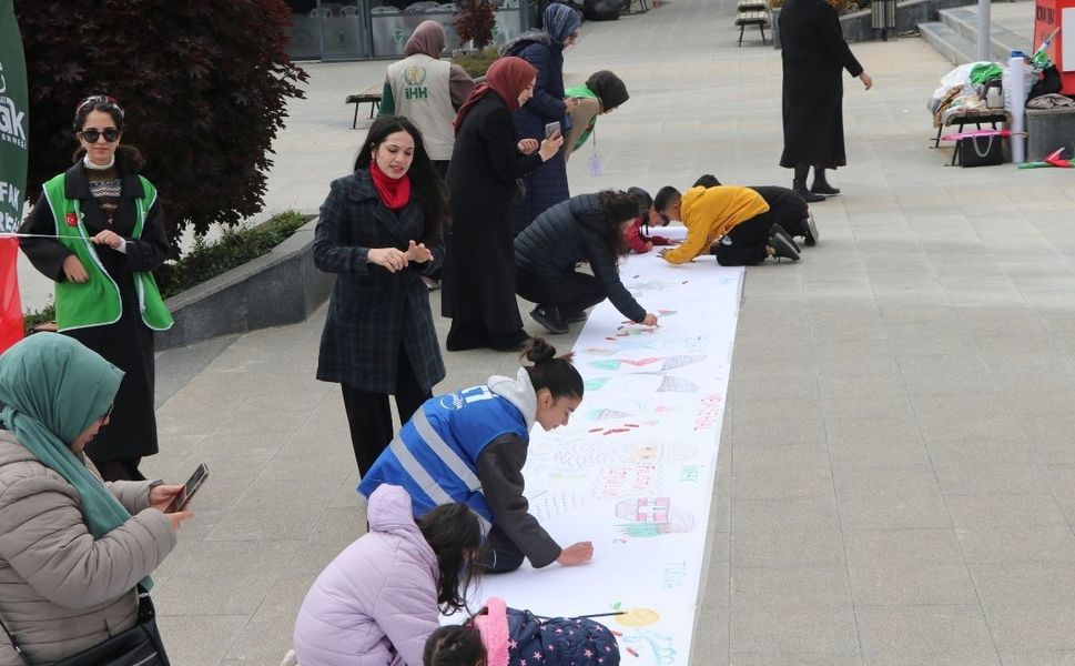 Yozgat’ta Yürekler Filistin İçin Attı: "Filistinli Çocuklar İçin Çiz" Etkinliği Düzenlendi