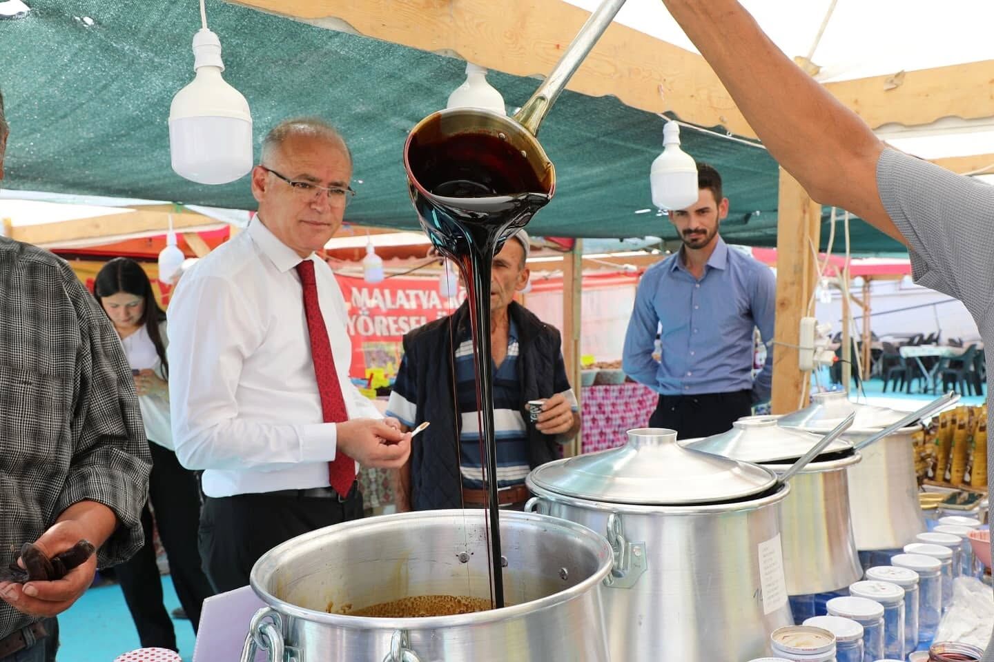 Yöresel Lezzetler Pazarı Açıldı (1)