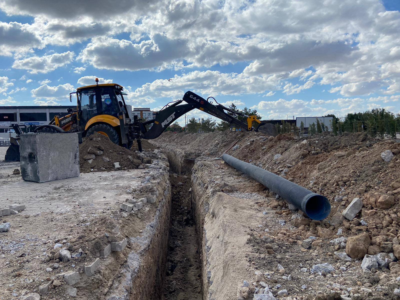 Altyapıdan Üstyapıya Çalışmalar Sürüyor