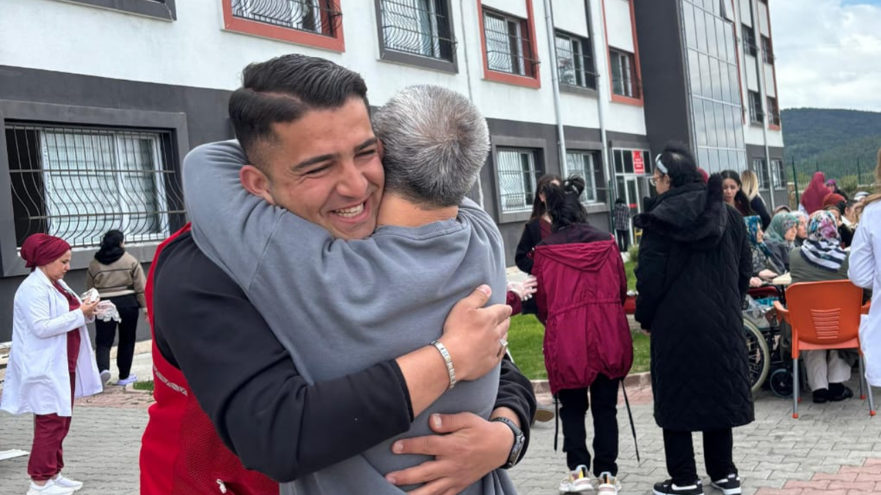 Genç Kızılay’dan Anlamlı Ziyaret Hayır Duaları Alınacak (1)