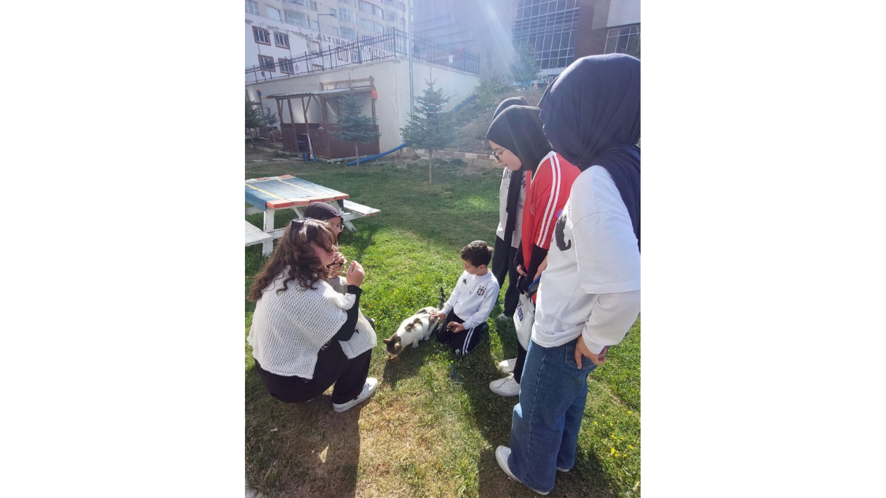 Hem Gençlere Eğitim Hem Can Dostlara Yaşam Desteği